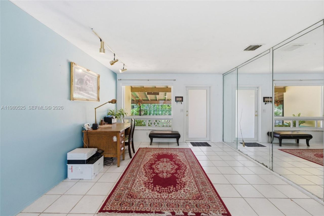 737 SW 2nd Ct, Hallandale Beach, FL 33009 Photo