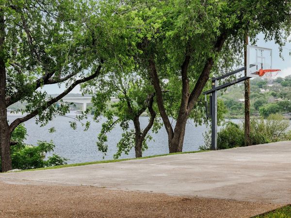 500 Lakeshore DR, Marble Falls, TX 78654