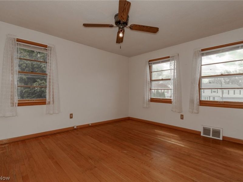 30545 Willow Lane, Willowick, OH 44095 Photo 12