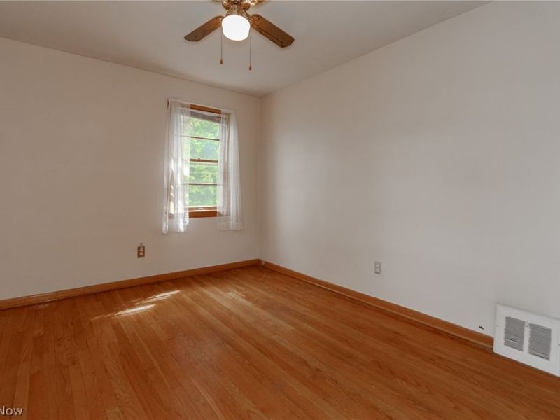 30545 Willow Lane, Willowick, OH 44095 Photo 16