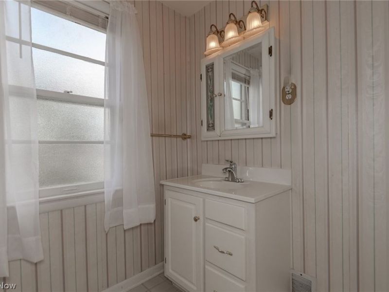 30545 Willow Lane, Willowick, OH 44095 Photo 20