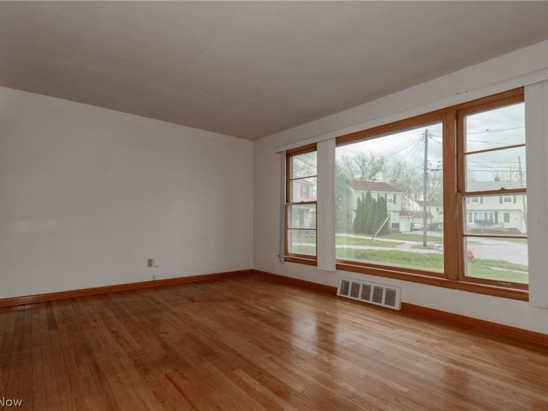 30545 Willow Lane, Willowick, OH 44095 Photo 4