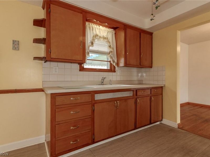 30545 Willow Lane, Willowick, OH 44095 Photo 5