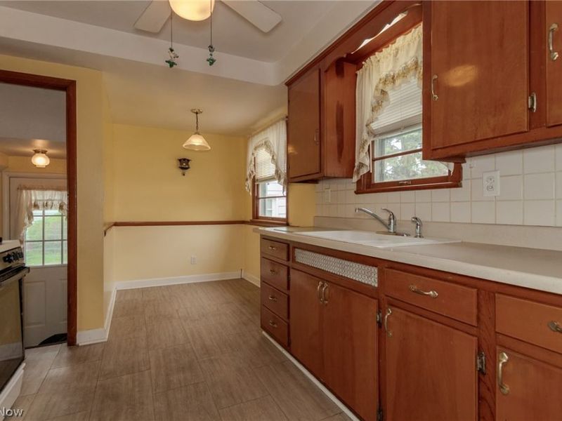 30545 Willow Lane, Willowick, OH 44095 Photo 6