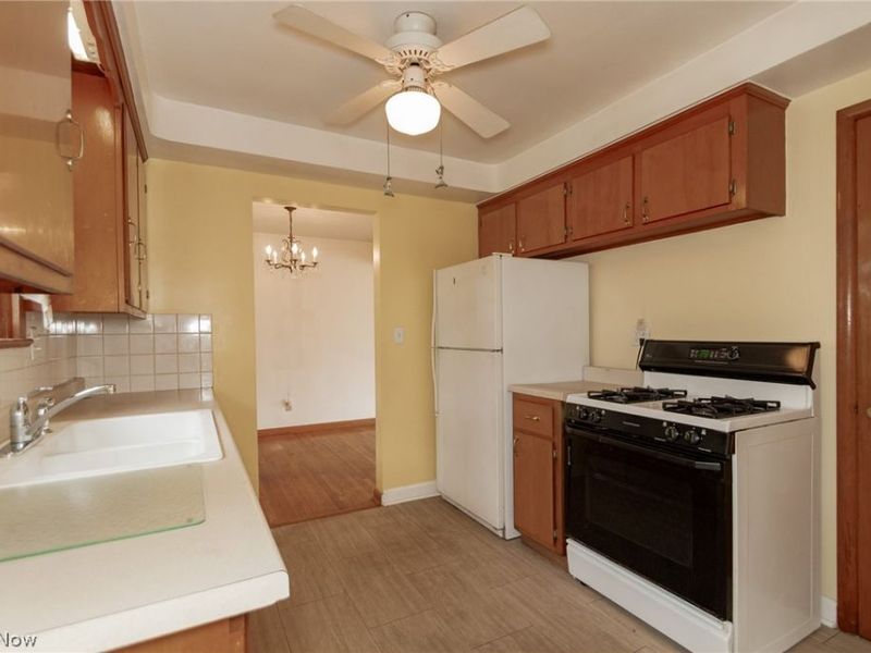 30545 Willow Lane, Willowick, OH 44095 Photo 8