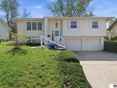 8731 Lakeview Drive , Omaha, NE 68127