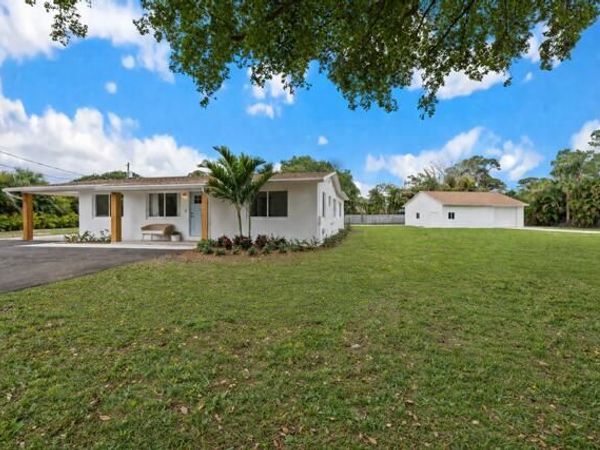 8781 N Virginia Avenue, Palm Beach Gardens, FL 33418