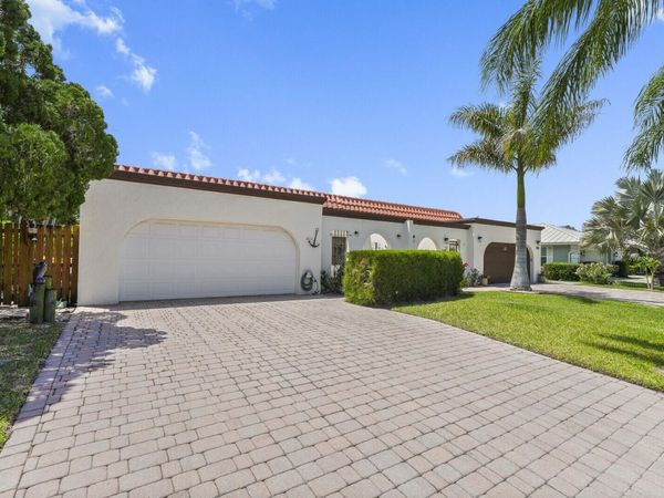 3922 SE Fairway W, Stuart, FL 34997