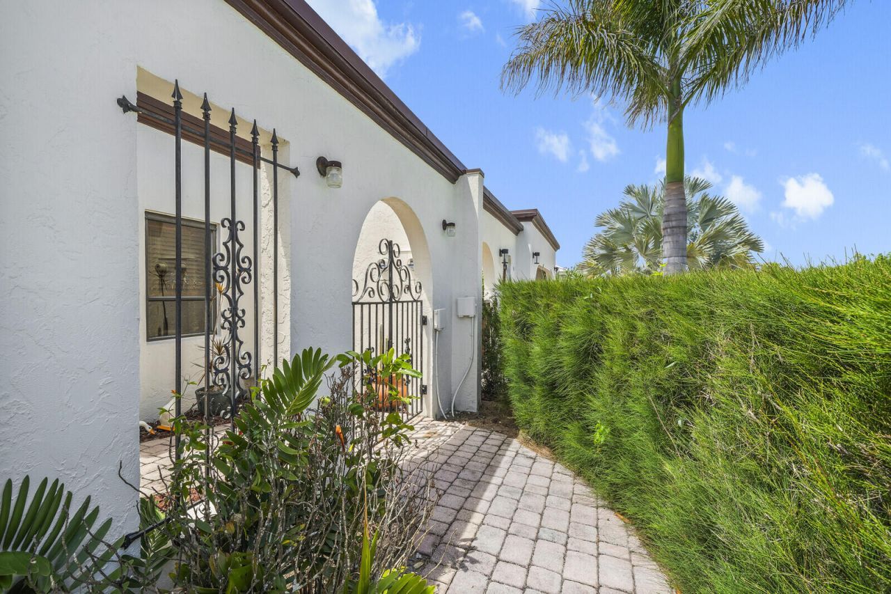 3922 SE Fairway W, Stuart, FL 34997 Photo