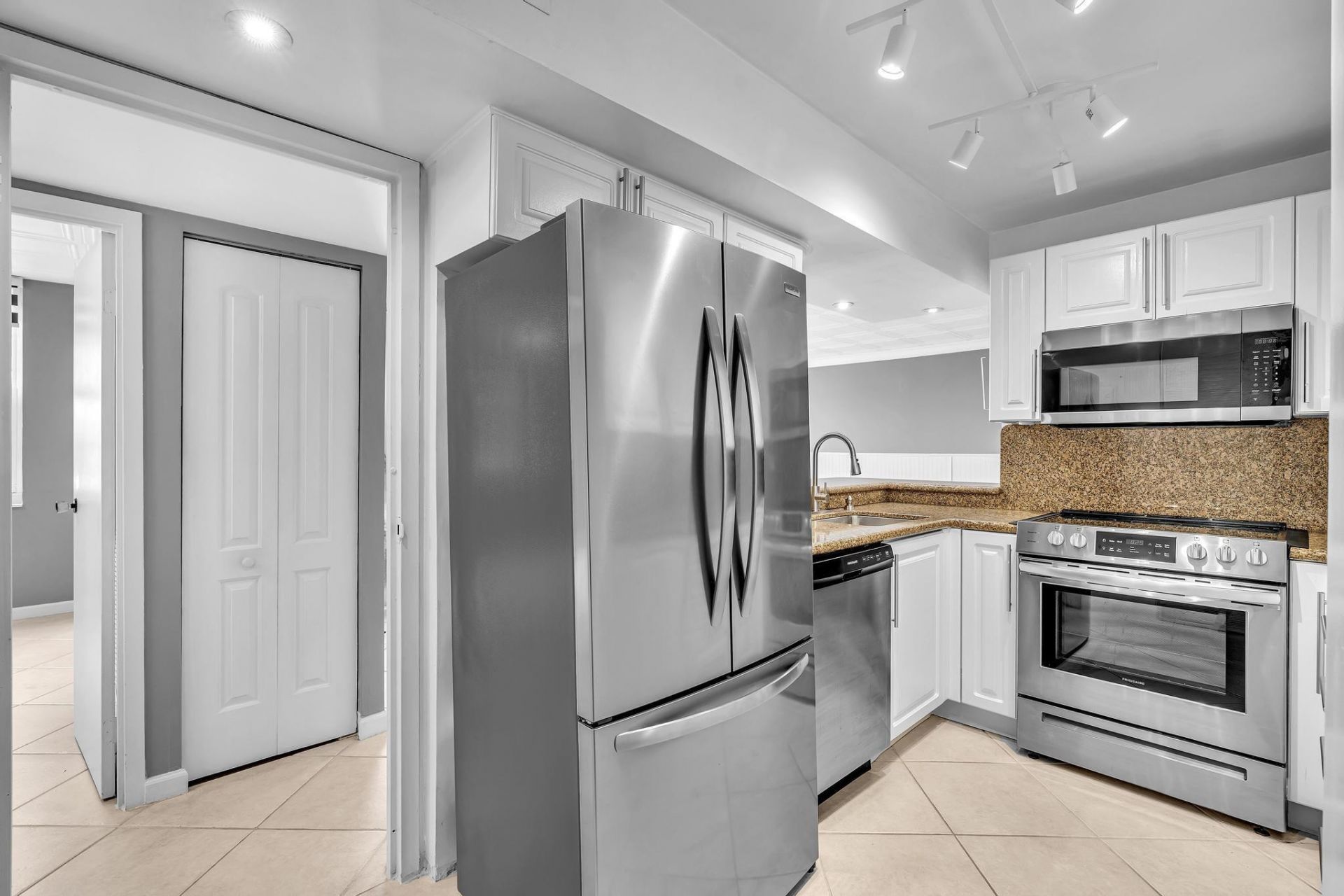 1600 SE 15th Street, Unit 305, Fort Lauderdale, FL 33316 Photo