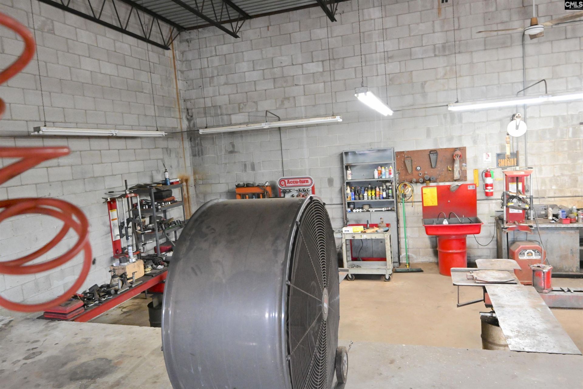 402 N Lee Street Photo 6