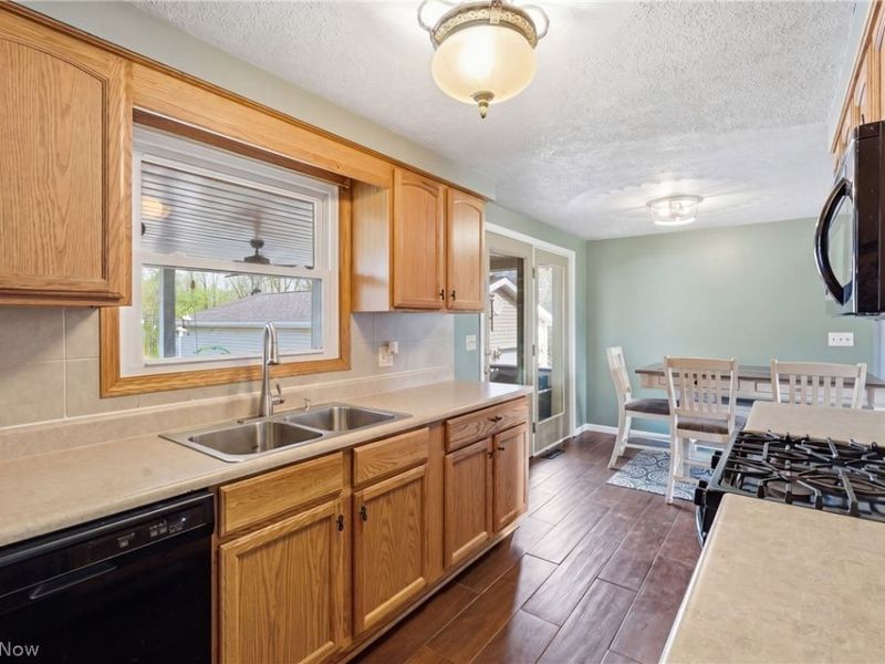 13073 Cloverleaf Street NW, Massillon, OH 44647 Photo 10