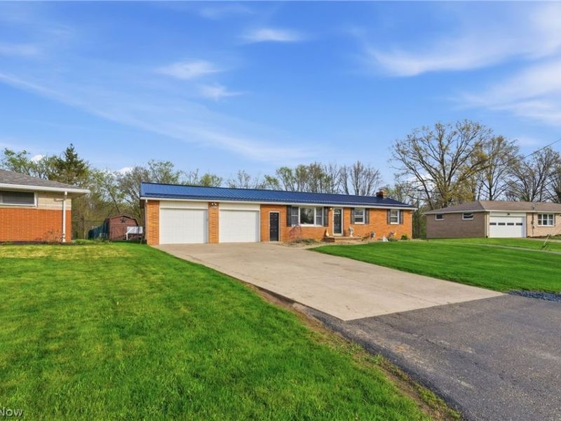 13073 Cloverleaf Street NW, Massillon, OH 44647 Photo 3