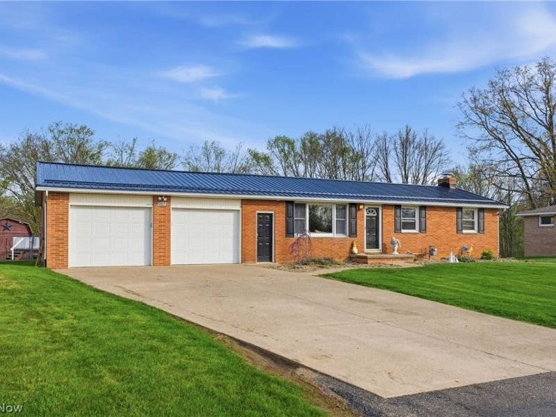 13073 Cloverleaf Street NW, Massillon, OH 44647 Photo 4