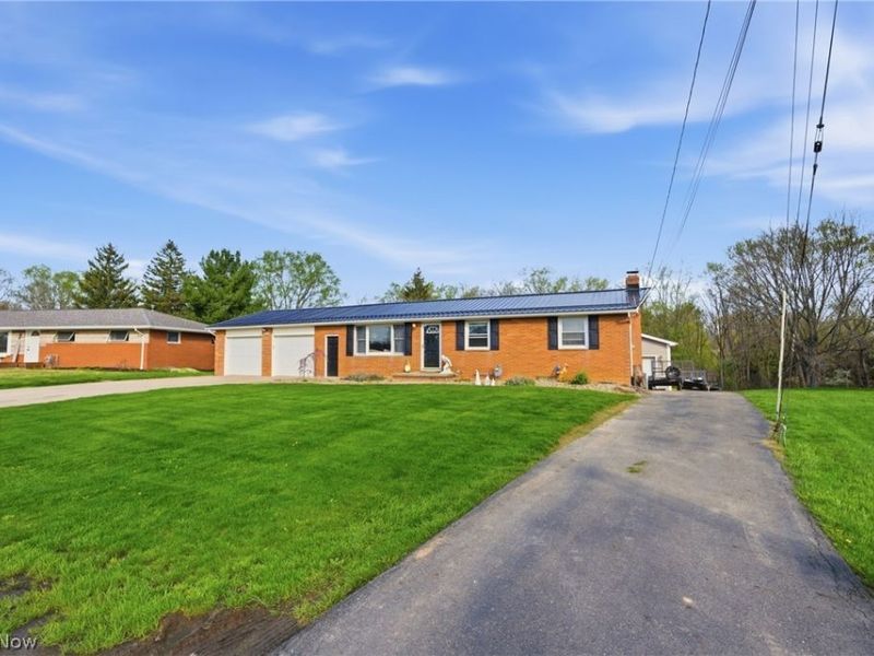 13073 Cloverleaf Street NW, Massillon, OH 44647 Photo 5