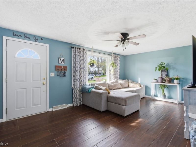 13073 Cloverleaf Street NW, Massillon, OH 44647 Photo 7