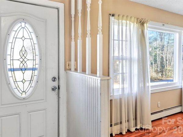 106 Chapel Street , Spruce Pine, NC 28777