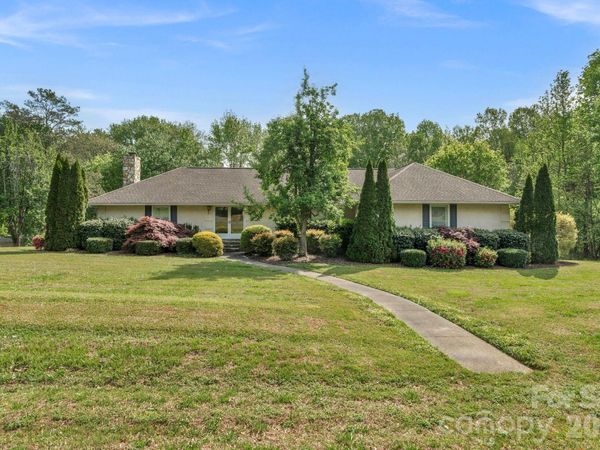15015 Pawnee Trail, Matthews, NC 28104