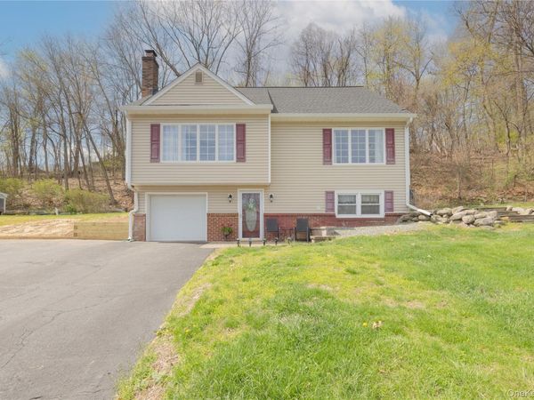 40 Graney Court, Pearl River, NY 10965