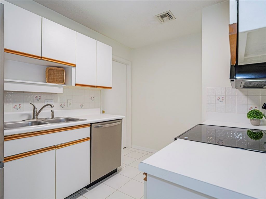 221 Park Shores Circle, Unit 221E, Vero Beach, FL 32963 Photo