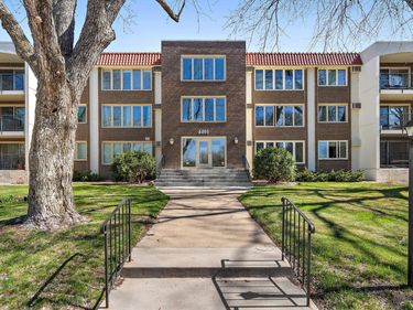4401 Parklawn Avenue, Unit 301W, Edina, MN 55435