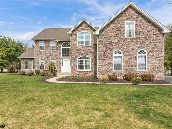 2 Nicole Dr, Franklin, NJ 08873