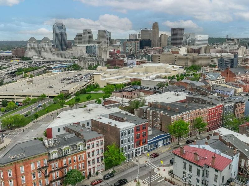 551 E Thirteenth Street, Unit 4, Cincinnati, OH 45202 Photo 2