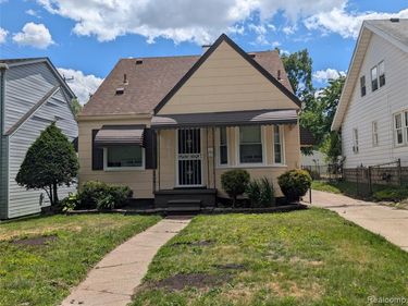 25613 Powers Avenue, Dearborn Heights, MI 48125