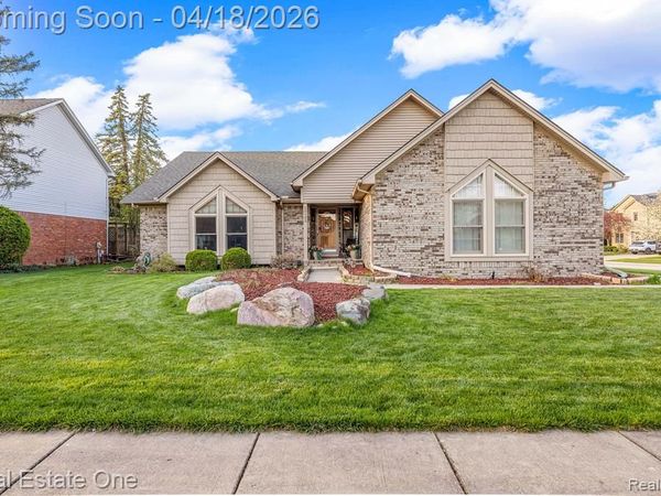 20185 BAYFIELD Drive, Clinton Twp, MI 48038