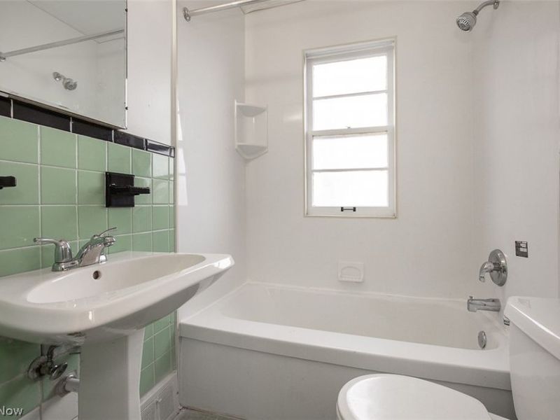 1547 Clermont Road, Cleveland, OH 44110 Photo 9