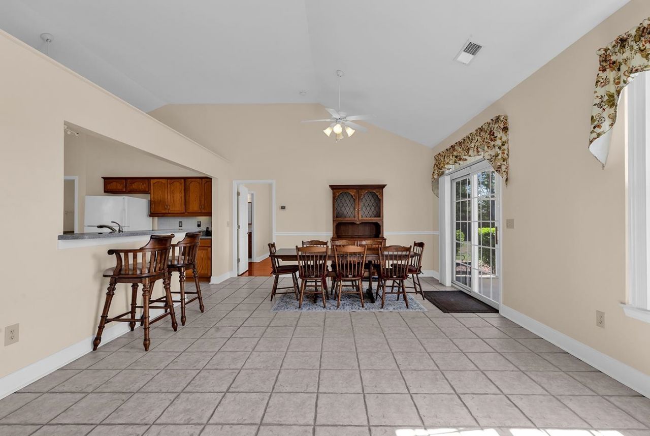 545 Sandridge Rd. Photo 6