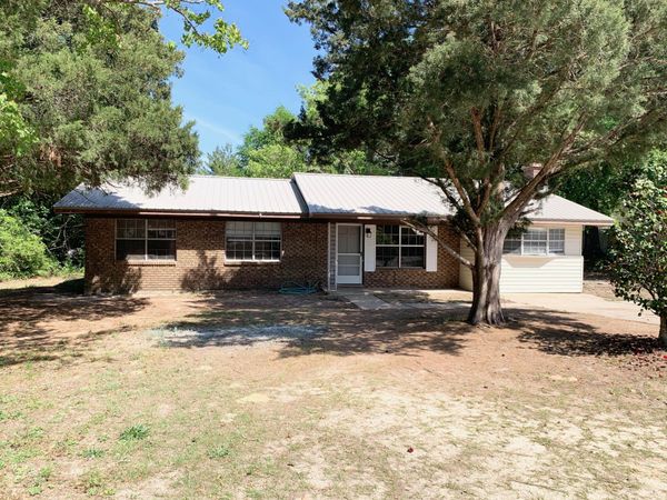 136 Juniper Lake Road, DeFuniak Springs, FL 32433