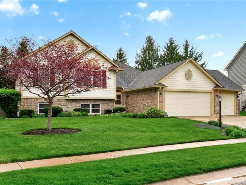 1359 Rose Lake Drive, Bellbrook, OH 45305 Photo 2