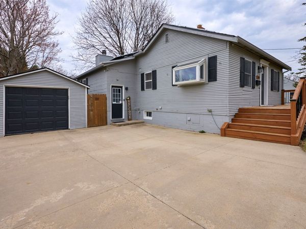 801 Boulder Avenue, Des Moines, IA 50315