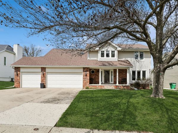 9913 Alpine Drive, Urbandale, IA 50322