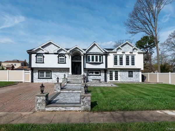 478 Mayflower Avenue , Brentwood, NY 11717