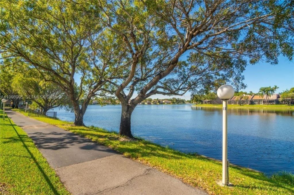 1100 Colony Point Cir, Unit 105, Pembroke Pines, FL 33026 Photo