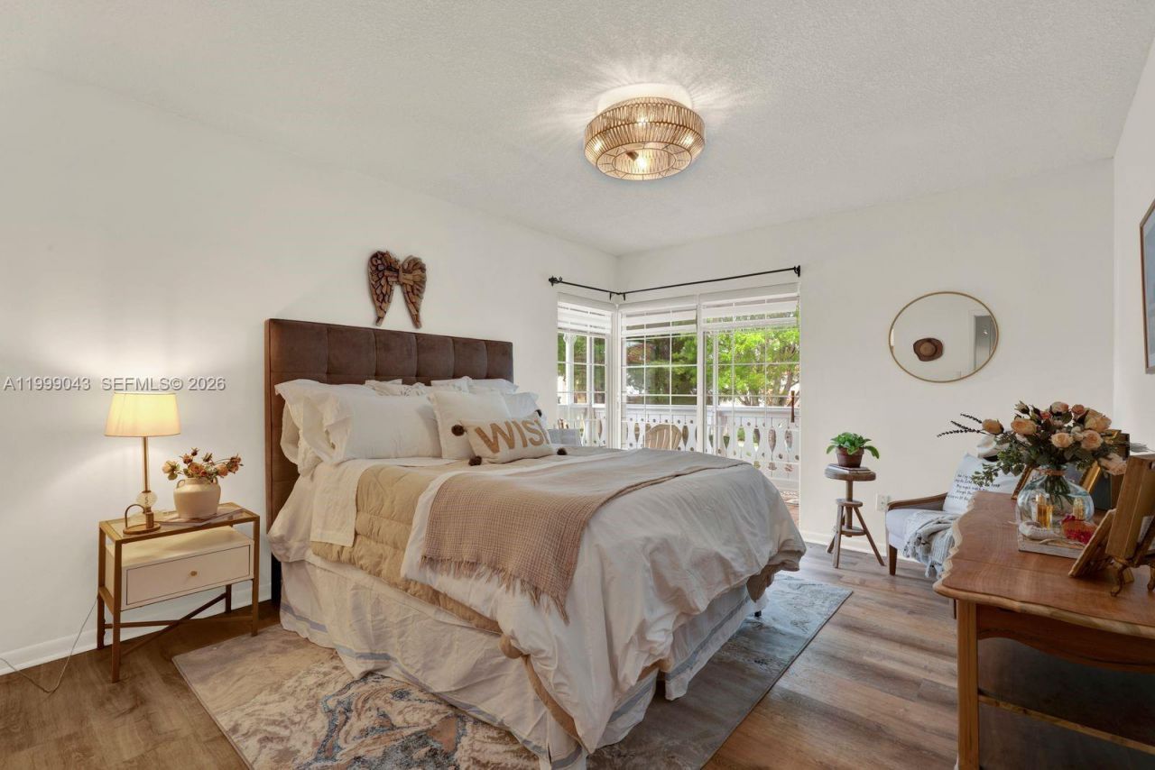 10441 Mahogany Key Cir, Unit 202, Miami, FL 33196 Photo