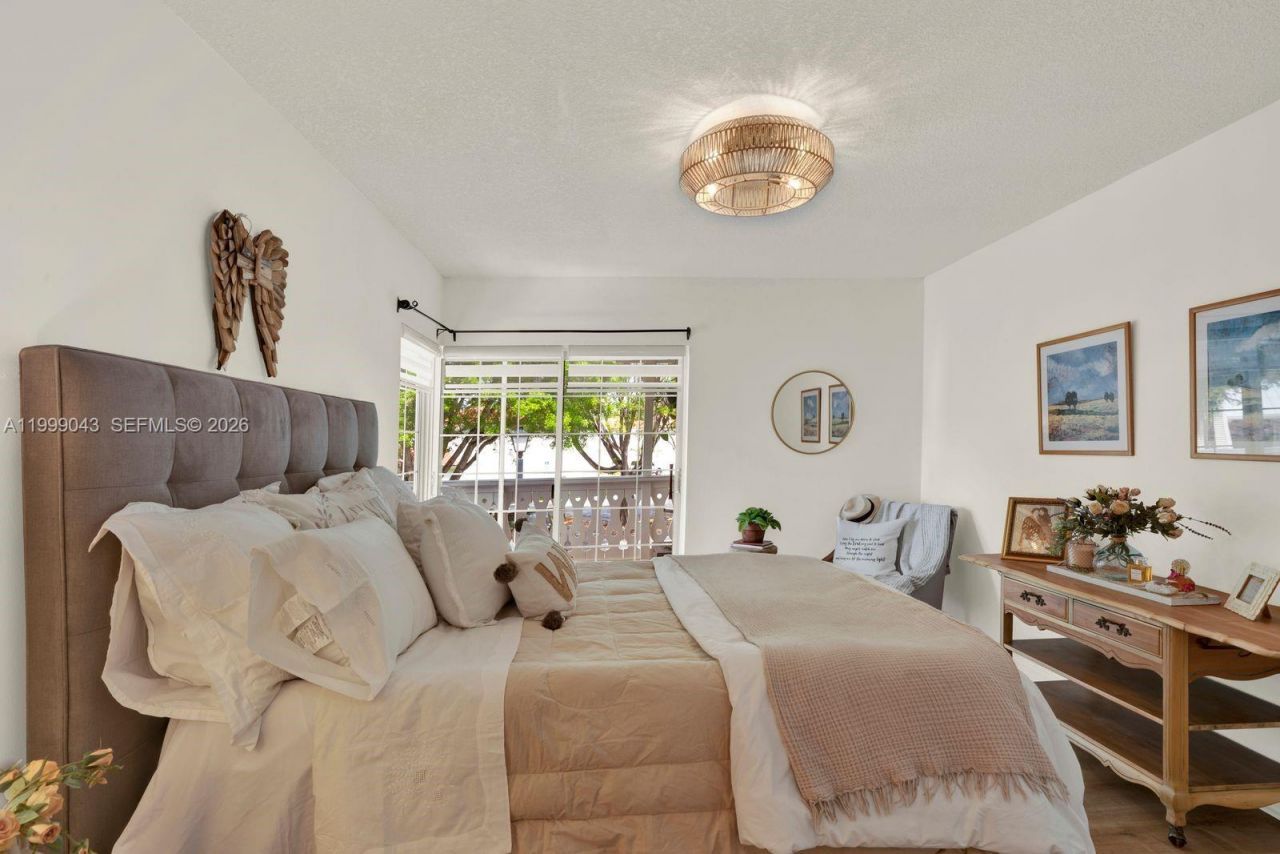 10441 Mahogany Key Cir, Unit 202, Miami, FL 33196 Photo