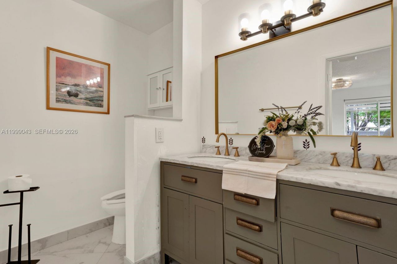 10441 Mahogany Key Cir, Unit 202, Miami, FL 33196 Photo