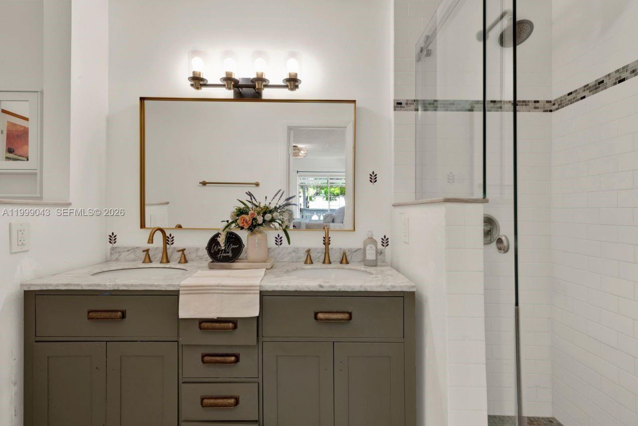 10441 Mahogany Key Cir, Unit 202, Miami, FL 33196 Photo