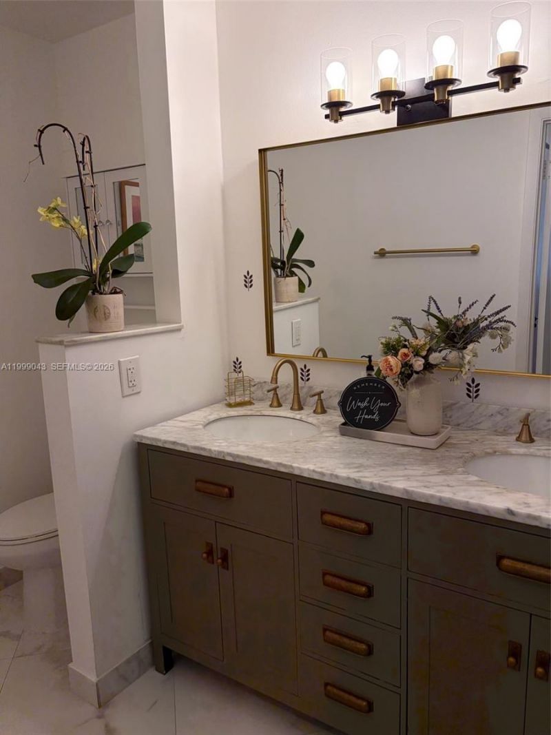 10441 Mahogany Key Cir, Unit 202, Miami, FL 33196 Photo
