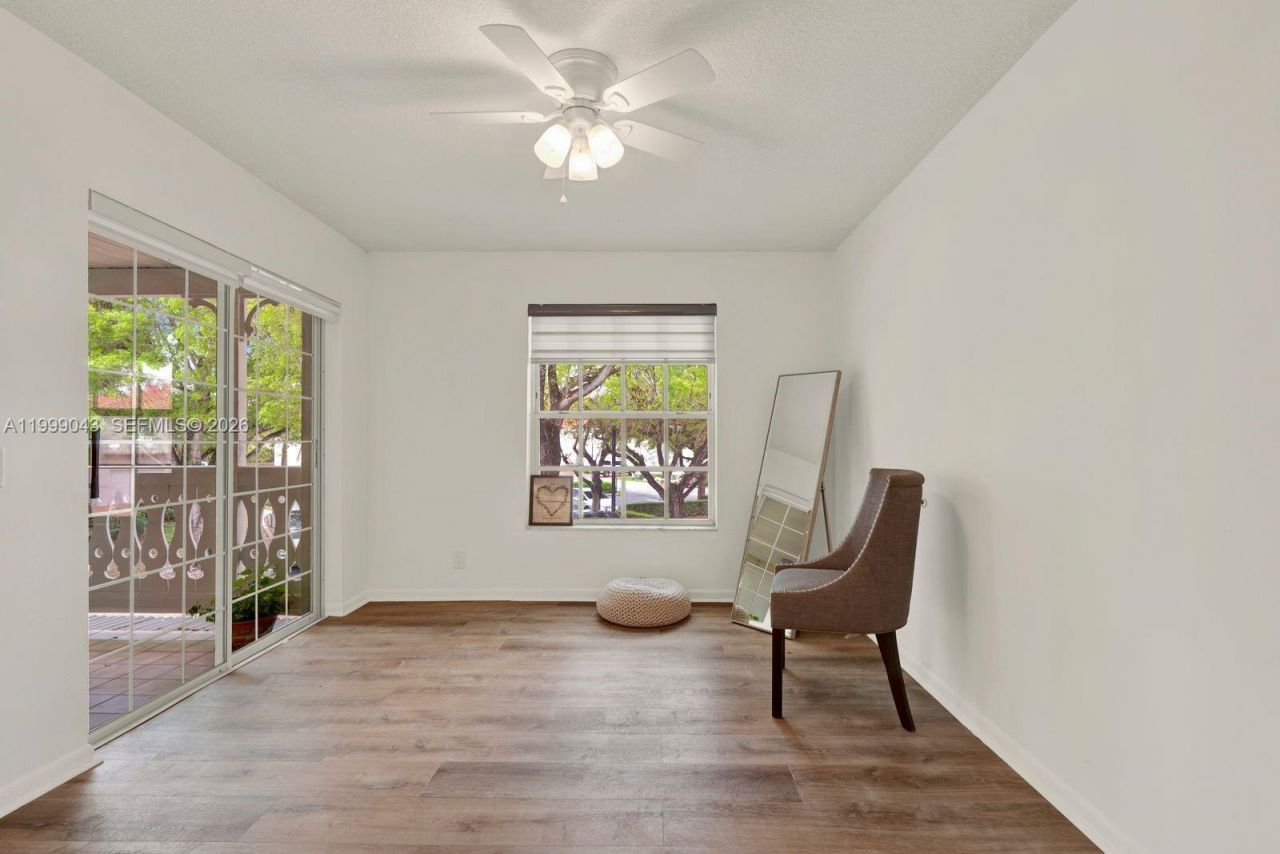 10441 Mahogany Key Cir, Unit 202, Miami, FL 33196 Photo