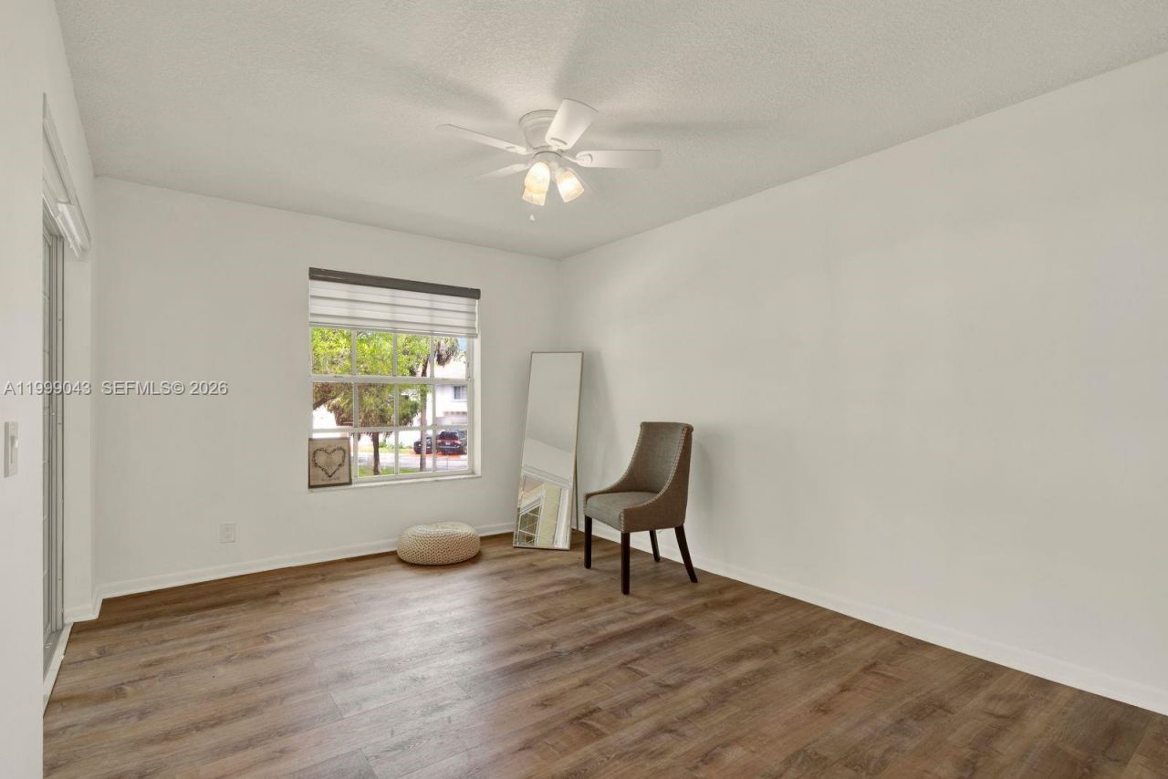 10441 Mahogany Key Cir, Unit 202, Miami, FL 33196 Photo