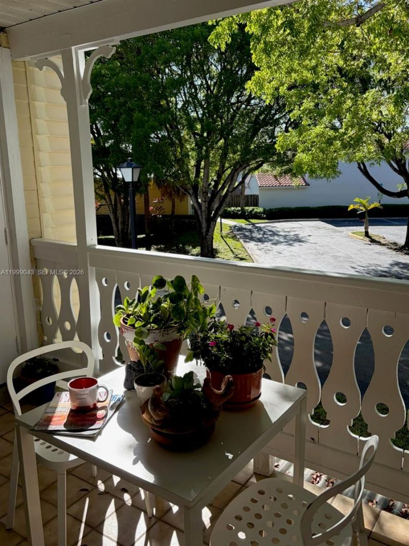 10441 Mahogany Key Cir, Unit 202, Miami, FL 33196 Photo