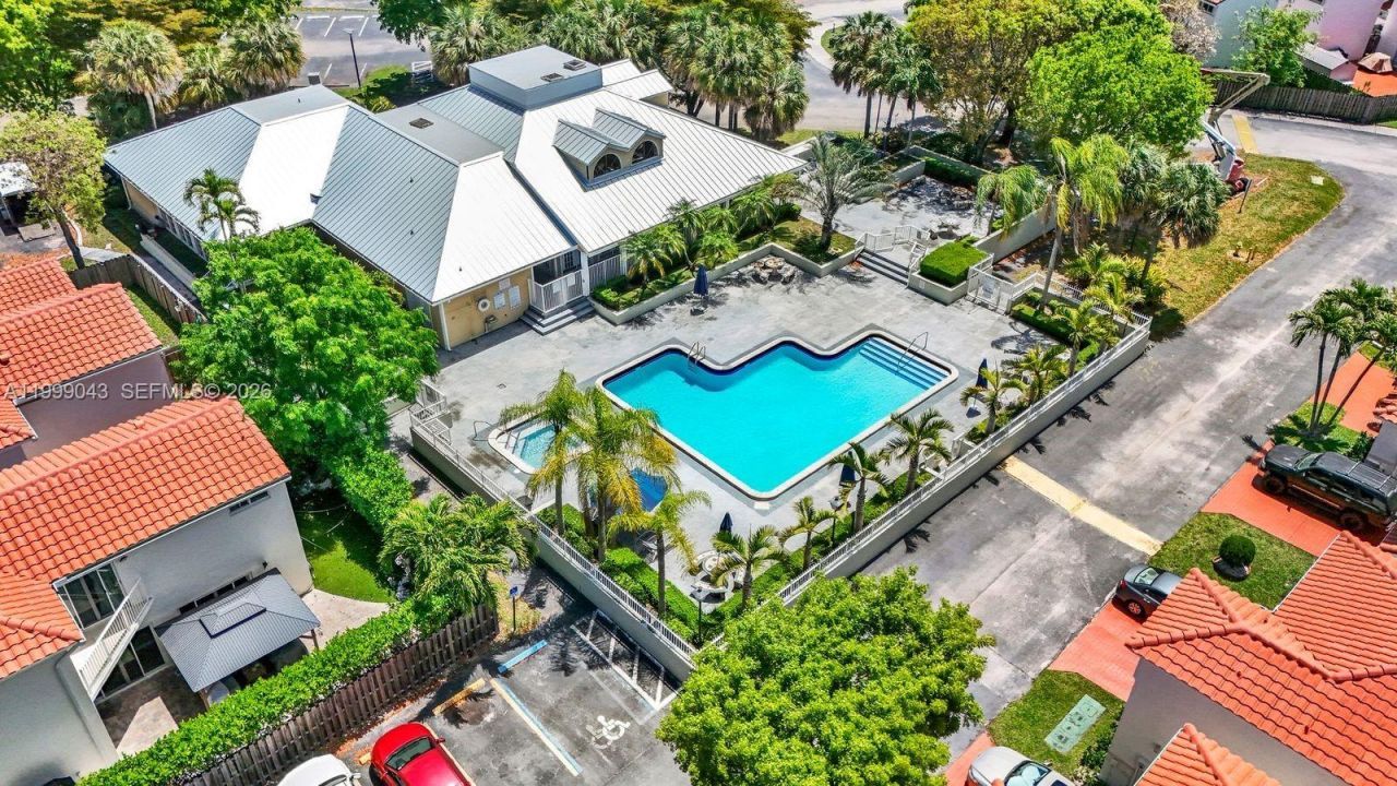 10441 Mahogany Key Cir, Unit 202, Miami, FL 33196 Photo