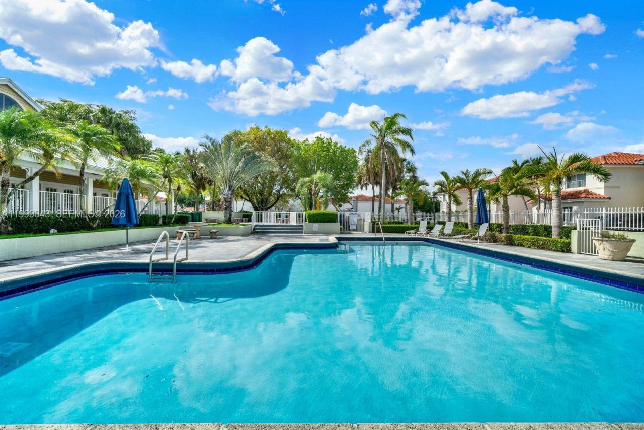 10441 Mahogany Key Cir, Unit 202, Miami, FL 33196 Photo