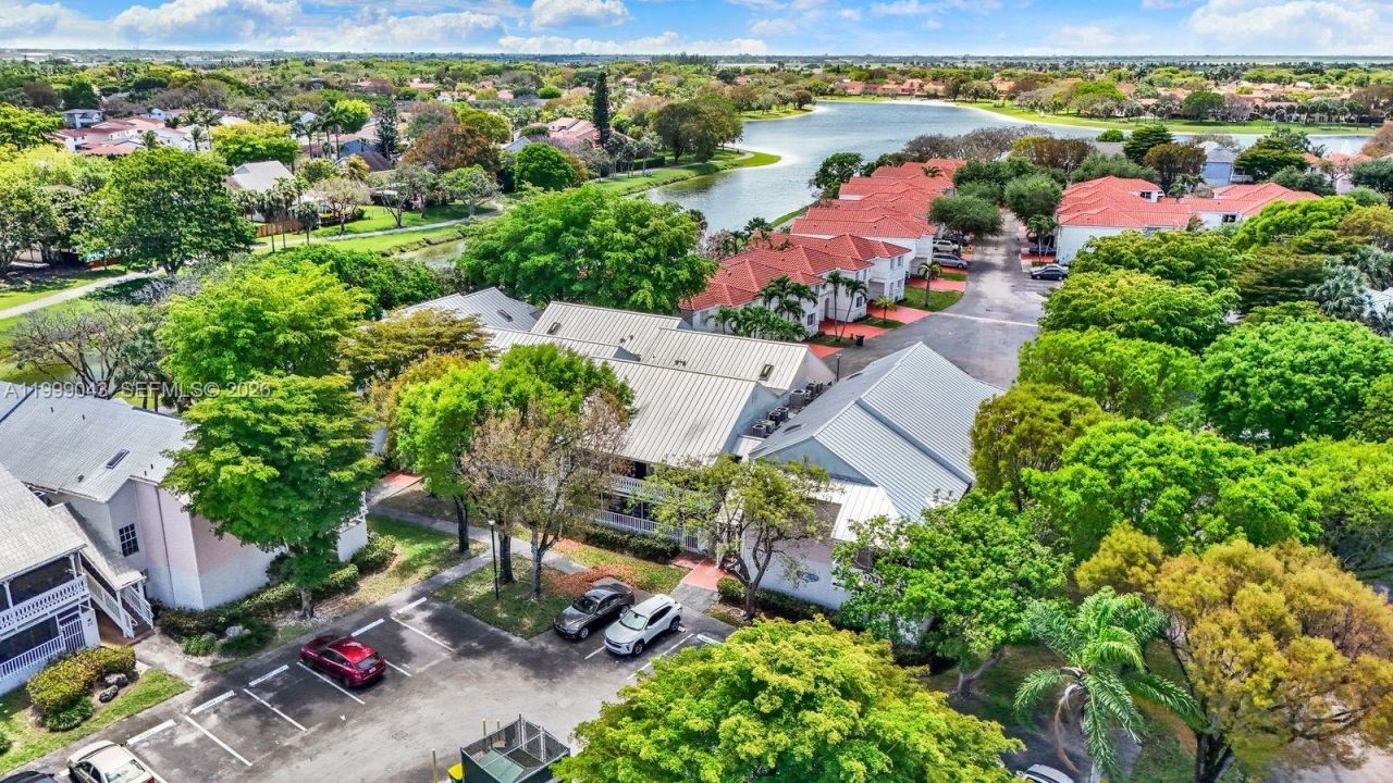 10441 Mahogany Key Cir, Unit 202, Miami, FL 33196 Photo