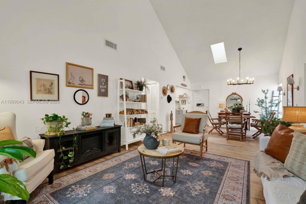 10441 Mahogany Key Cir, Unit 202, Miami, FL 33196 Photo