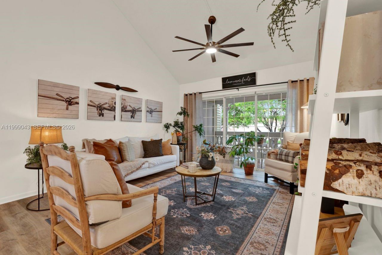 10441 Mahogany Key Cir, Unit 202, Miami, FL 33196 Photo